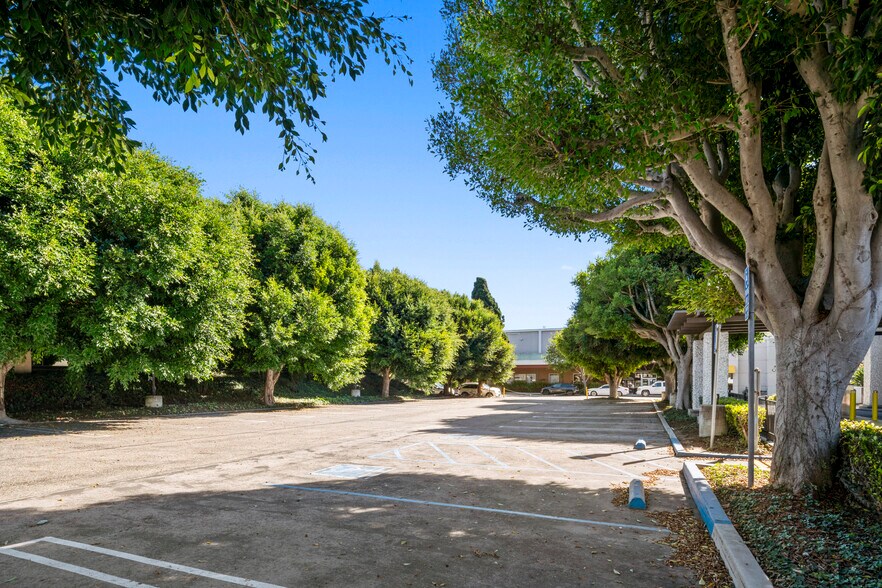 More Photos Of 300 S Mills Rd, Ventura Bank For Lease