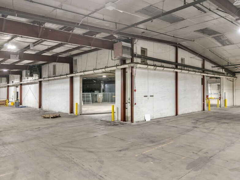 More Photos Of 3605-3625 N Stone Ave, Colorado Springs Distribution For Lease