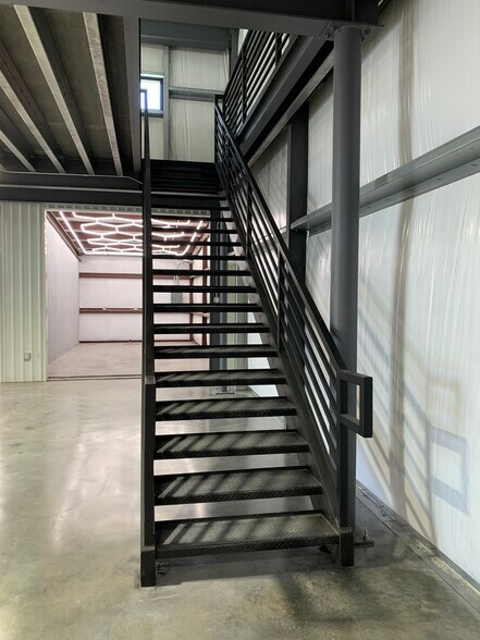 More Photos Of 10819 Paulus Dr, Houston Industrial For Sale