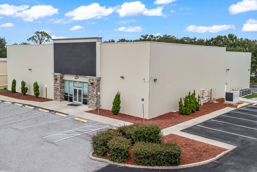 Primary Photo Of 13891 N Us Highway 441, Lady Lake Storefront Retail Office For Lease