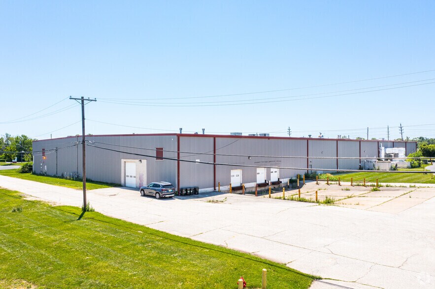 More Photos Of 302 Commerce Square Blvd, Burlington Warehouse For Lease