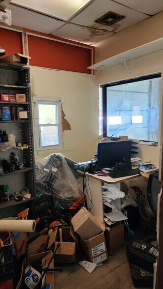 More Photos Of 2405 22nd St NE, Washington Auto Repair For Sale