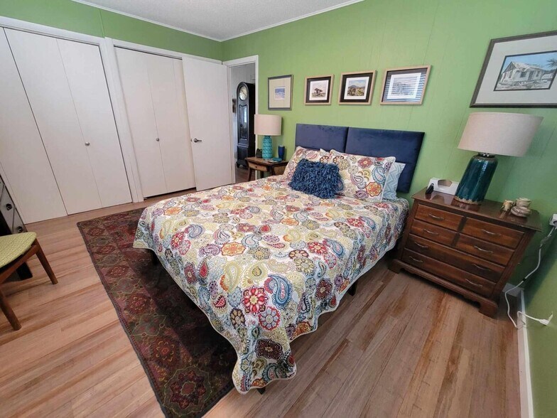 More Photos Of 1313 W Cherry St, Vermillion Hotel For Sale