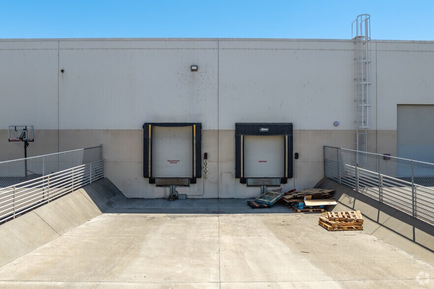 More Photos Of 1921 Arena Blvd, Sacramento Research And Development For Lease