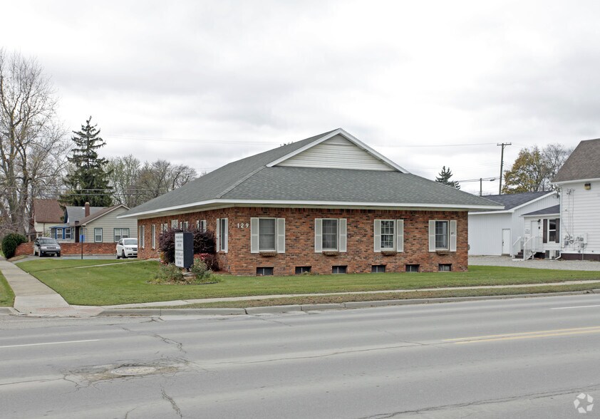 Primary Photo Of 129 S Washington St, Oxford Medical For Lease