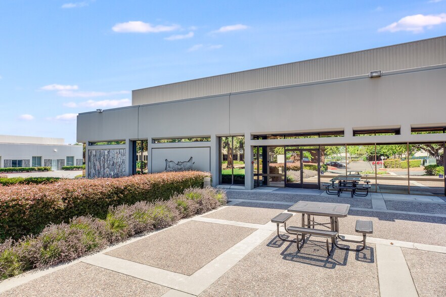 More Photos Of 390-392 Potrero Ave, Sunnyvale Research And Development For Lease