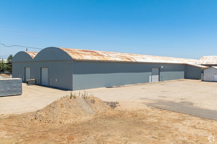 More Photos Of 430 W Ventura St, Dinuba Warehouse For Lease