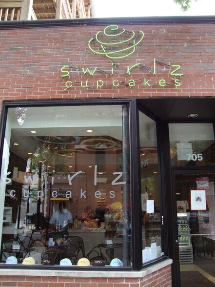 More Photos Of 709 W Belden Ave, Chicago Storefront Retail Residential For Lease