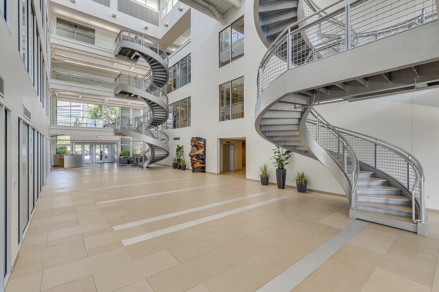 More Photos Of 130 E John Carpenter Fwy, Irving Office For Sale