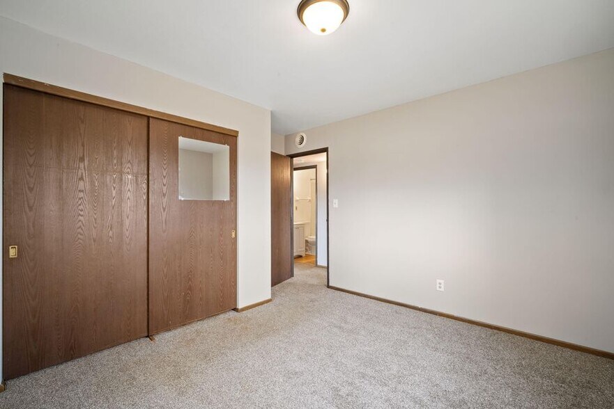 More Photos Of 9015 N 96th St, Milwaukee Apartments For Sale