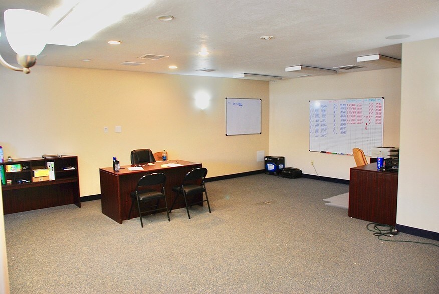More Photos Of 1455-1463 W Center St, Orem Showroom For Lease