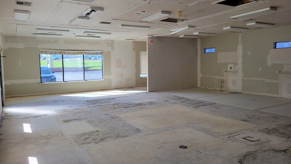 More Photos Of 1700 Ranch Road 620 S, Lakeway Storefront Retail Office For Sale