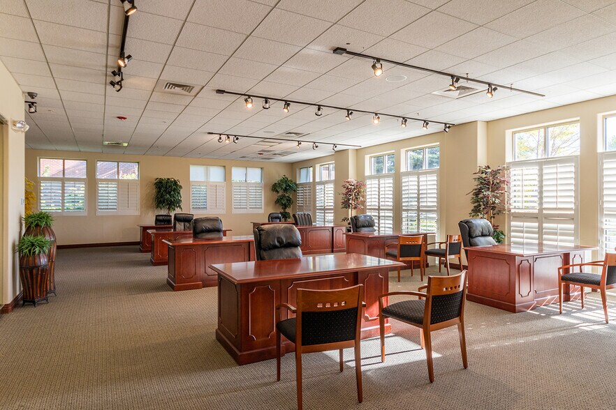 More Photos Of 8040 Southpark Ln, Littleton Office For Lease