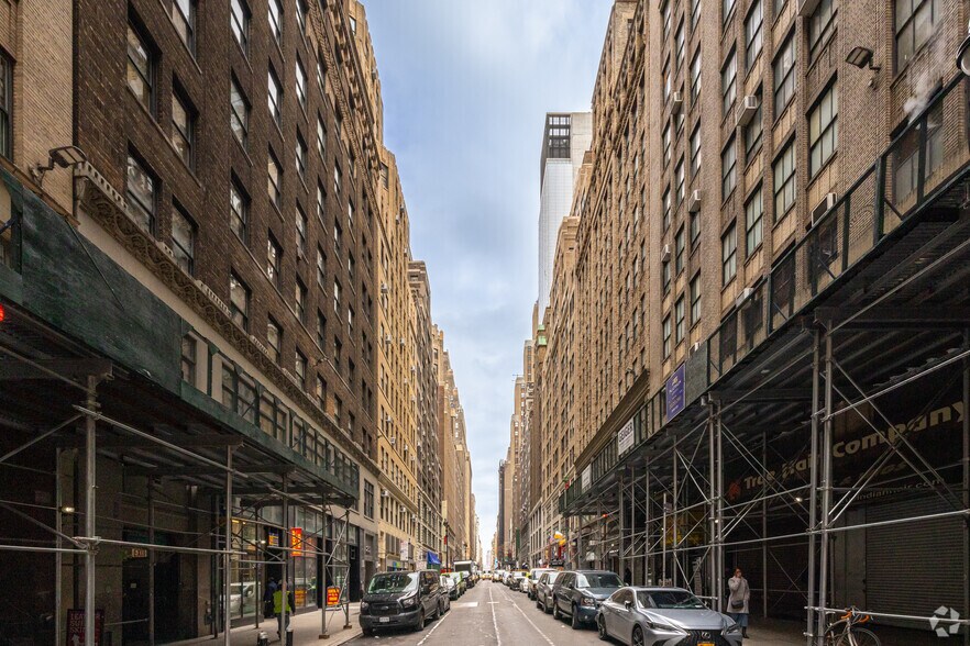 More Photos Of 223-225 W 35th St, New York Loft Creative Space For Lease