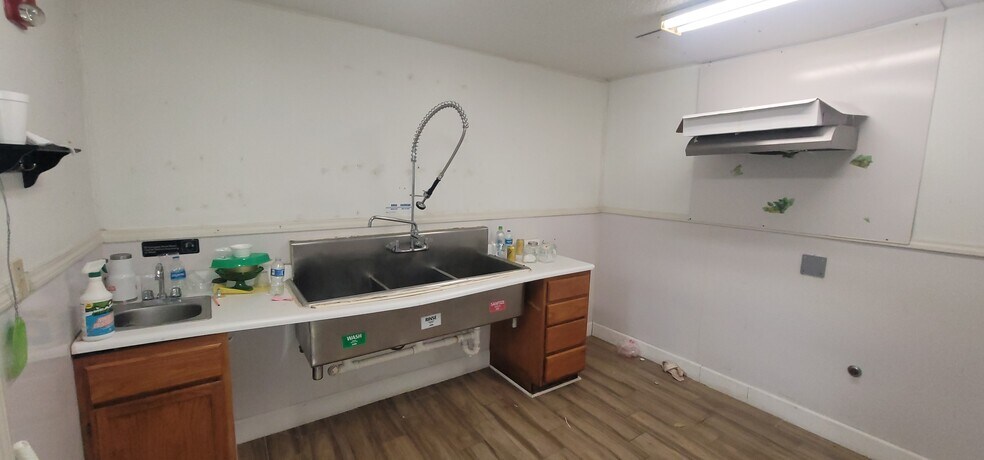 More Photos Of 3646-3678 Culebra Rd, San Antonio Unknown For Lease