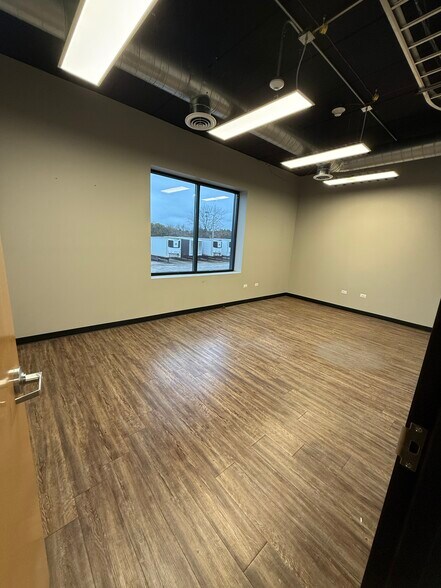 More Photos Of 929 Childs St, Wheaton Warehouse For Lease