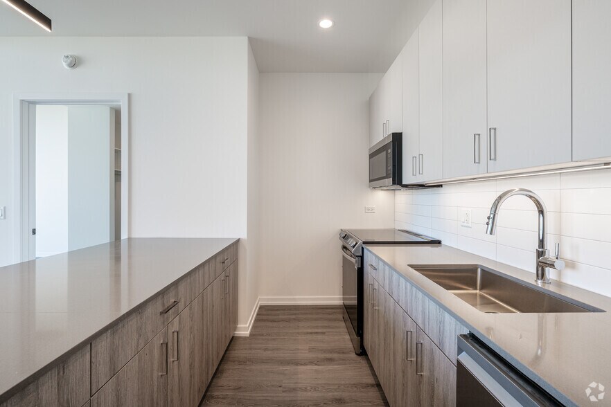 More Photos Of 808 N Cleveland Ave, Chicago Apartments For Lease