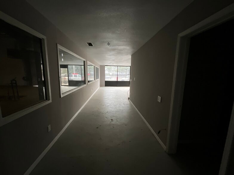 More Photos Of 2441 N Main St, East Point Service For Sale