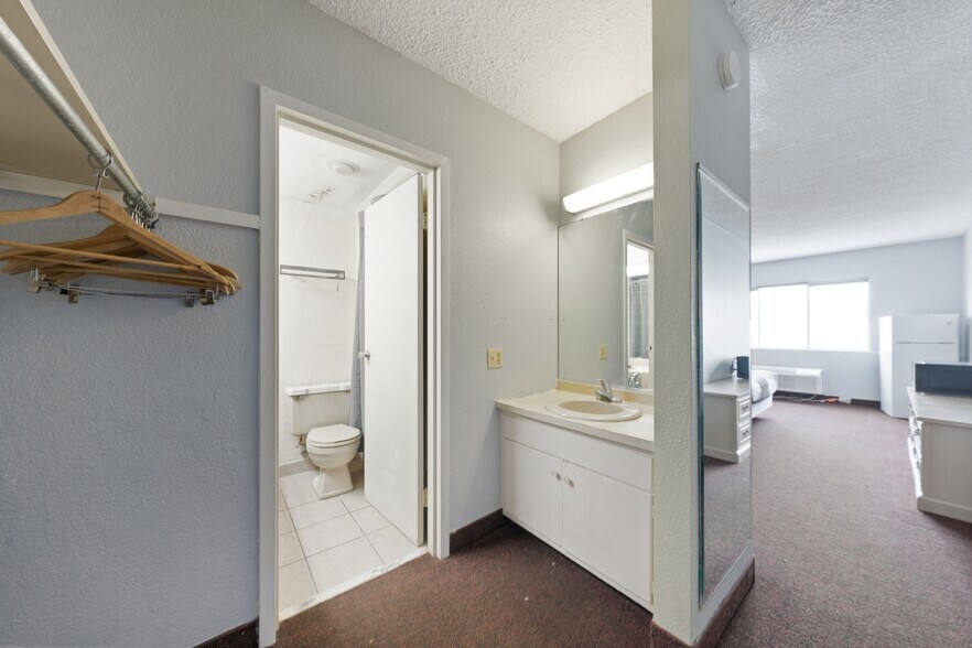 More Photos Of 1530 Cleveland Rd, Sandusky Hotel For Sale