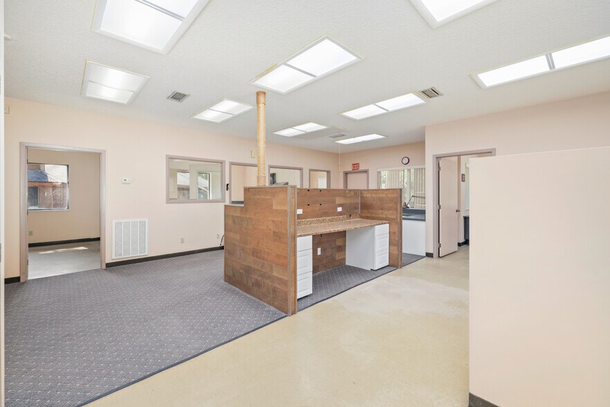 More Photos Of 943 Cesery Blvd, Jacksonville Medical For Sale