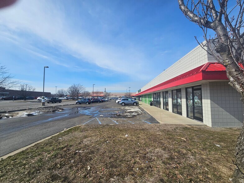 More Photos Of 2695 Henry St, Muskegon Storefront For Lease