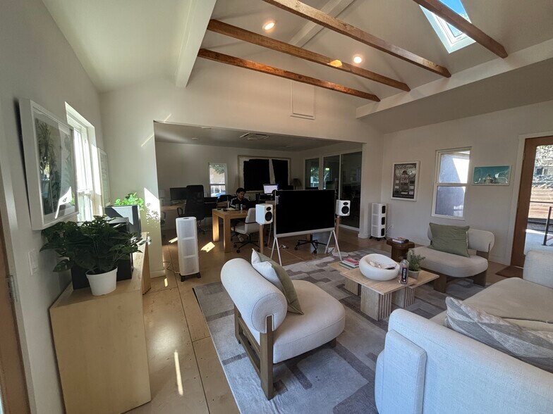 More Photos Of 3360 S Robertson Blvd, Los Angeles Loft Creative Space For Lease