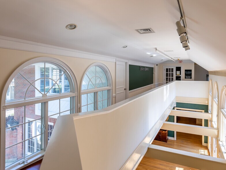 More Photos Of 301 W Roosevelt Rd, Wheaton Office For Lease