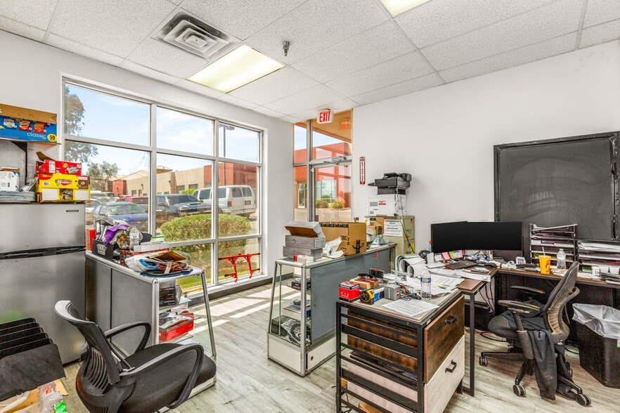More Photos Of 4570 Donovan Way, North Las Vegas Light Distribution For Sale