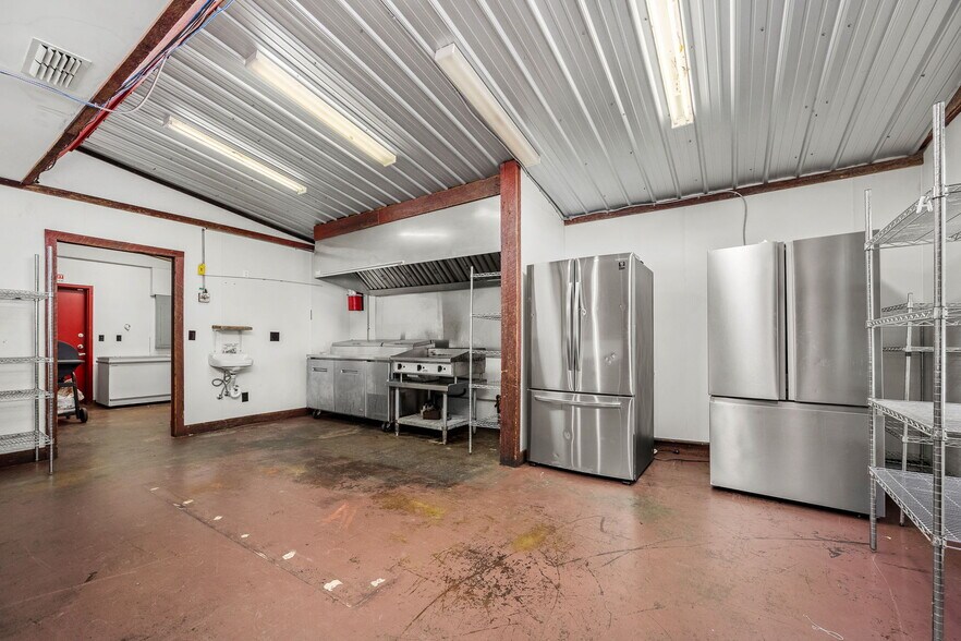 More Photos Of 7080 Dale Ridge Rd, Lancaster Convenience Store For Sale