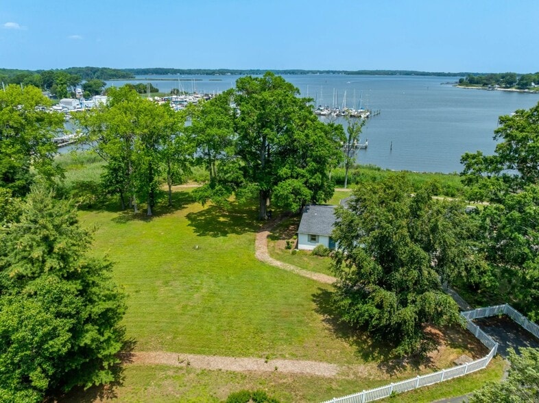 More Photos Of 1052 Old Turkey Point Rd, Edgewater Marina For Sale