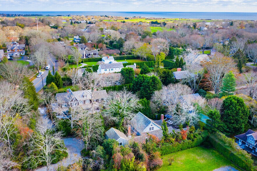 More Photos Of 31 N Main St, East Hampton Hospitality For Sale