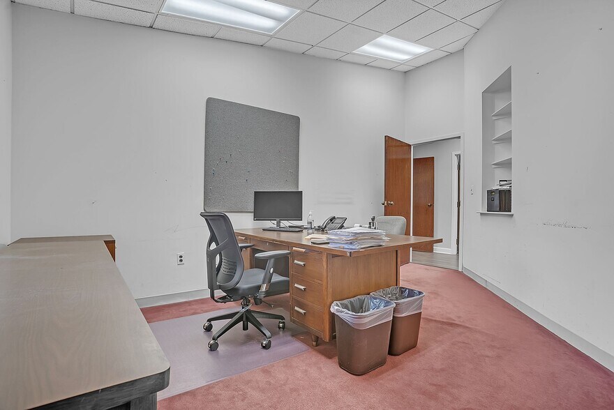 More Photos Of 4609 Pinecrest Office Park Dr, Alexandria Medical For Sale