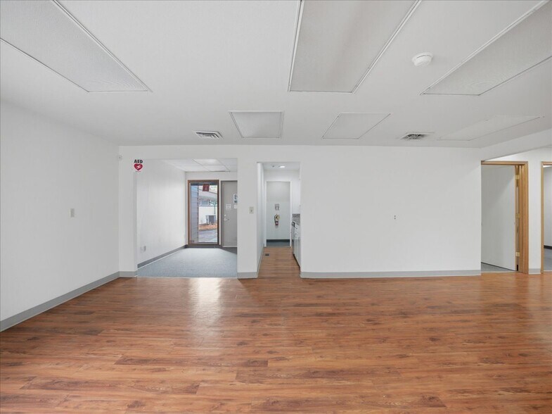 More Photos Of 950-960 Uglow Ave SE, Dallas Medical For Sale