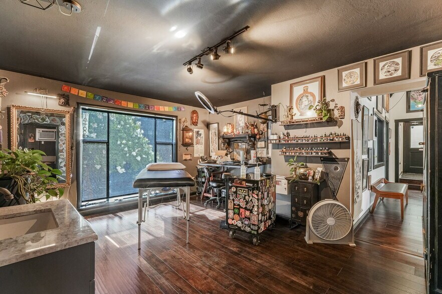 More Photos Of 1729-1731 L St, Sacramento Storefront Retail Office For Sale