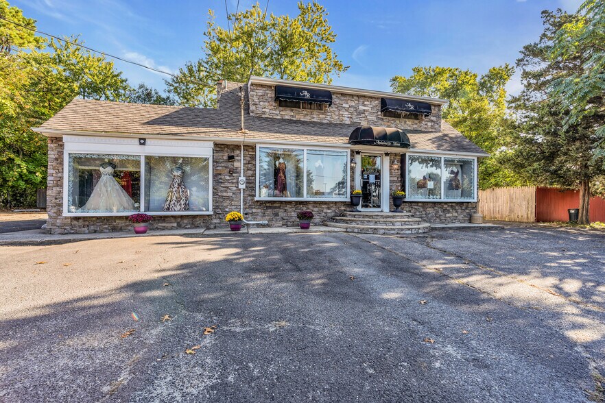 More Photos Of 141 Chambers Bridge Rd, Brick Storefront Retail Office For Sale