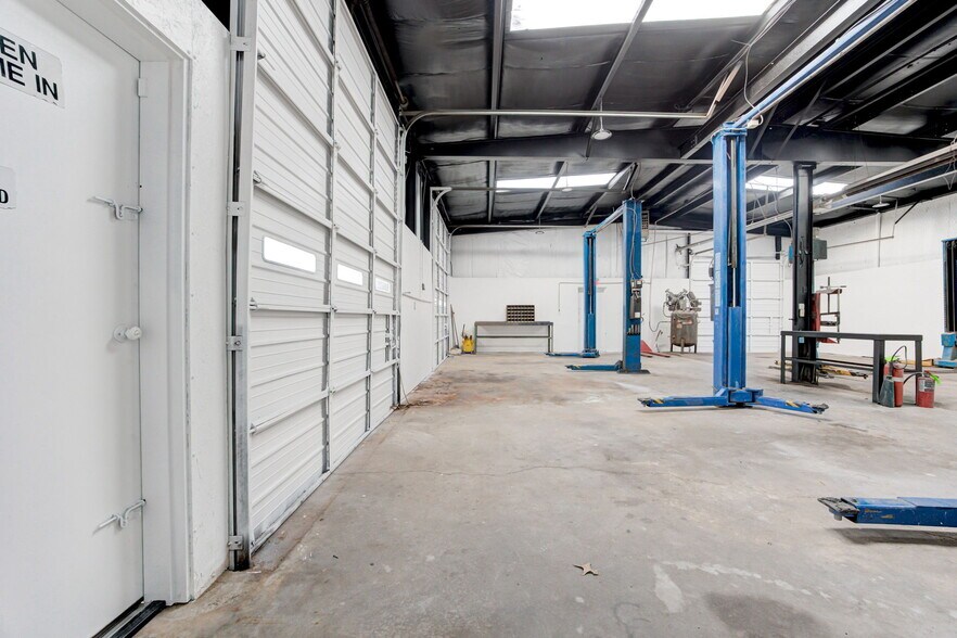 More Photos Of 1809 S Eastern Ave, Moore Auto Repair For Sale