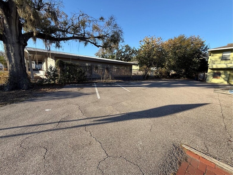 More Photos Of 5610 N Nebraska Ave, Tampa Office For Sale