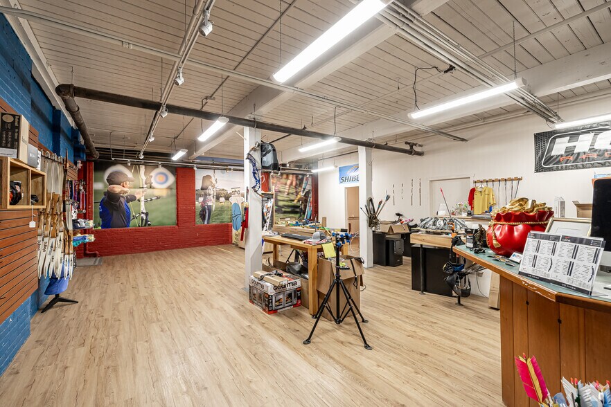 More Photos Of 221 Pine St, Florence Warehouse For Lease