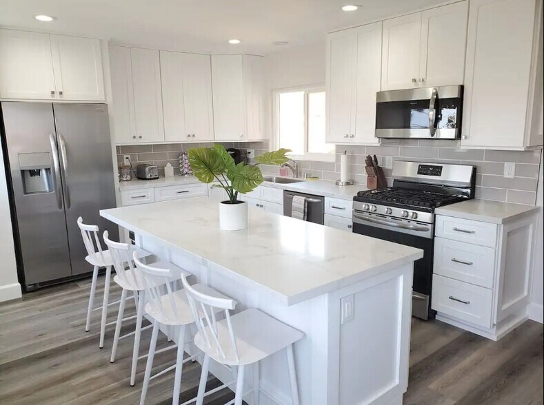 More Photos Of 1558 Ebers St, San Diego Apartments For Sale