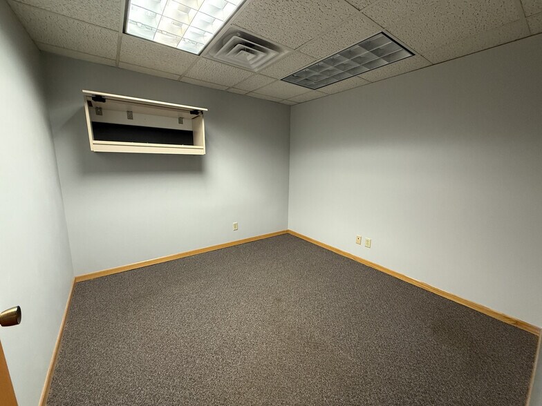 More Photos Of 6135 N American Ln, De Forest Warehouse For Lease