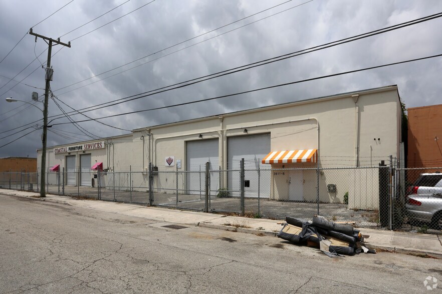More Photos Of 2805-2811 Pinewood Ave, West Palm Beach Warehouse For Lease
