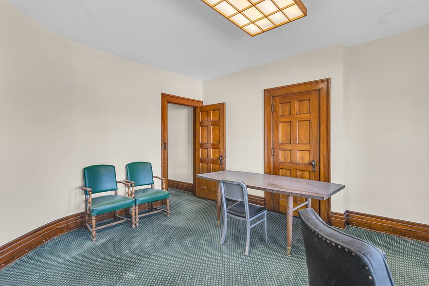 More Photos Of 601 S Jackson St, Jackson Office For Sale