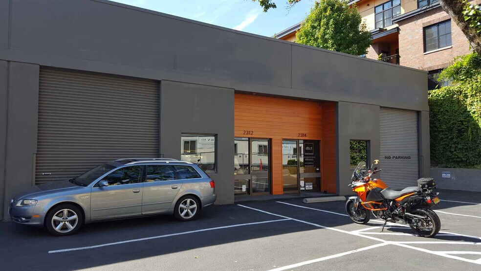 More Photos Of 2314 NW Savier St, Portland Flex For Lease
