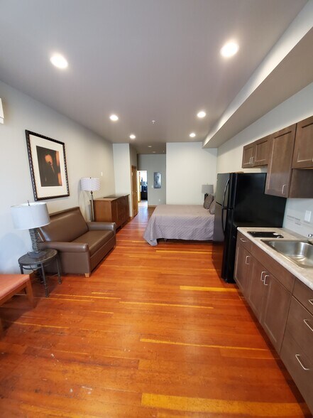 More Photos Of 515 E Yakima Ave, Yakima General Retail For Sale