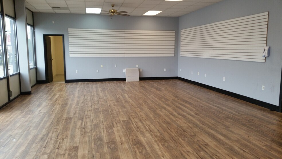 More Photos Of 2171 E Morgan Ave, Evansville Light Manufacturing For Sale