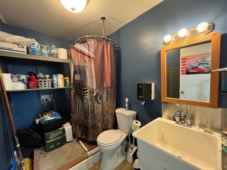 More Photos Of 602 E 6th St, Sheridan Industrial For Sale