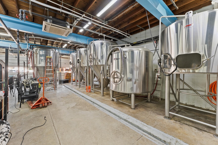 More Photos Of 237 W Main St, Williamsburg Restaurant For Sale