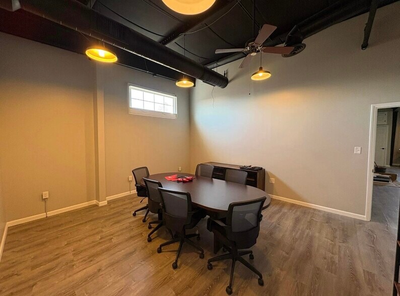 More Photos Of 300 W Jennings St, Newburgh Freestanding For Lease