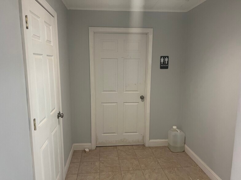 More Photos Of 66 Southgate St, Worcester Research And Development For Lease