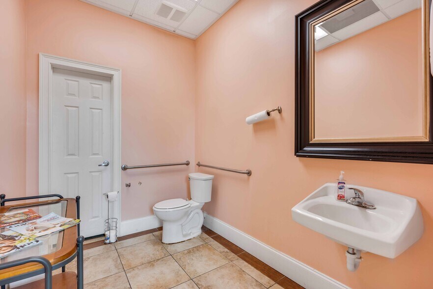 More Photos Of 1904 Savannah Hwy, Charleston Medical For Lease